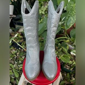 Steve Madden sparkly silver boots size 4